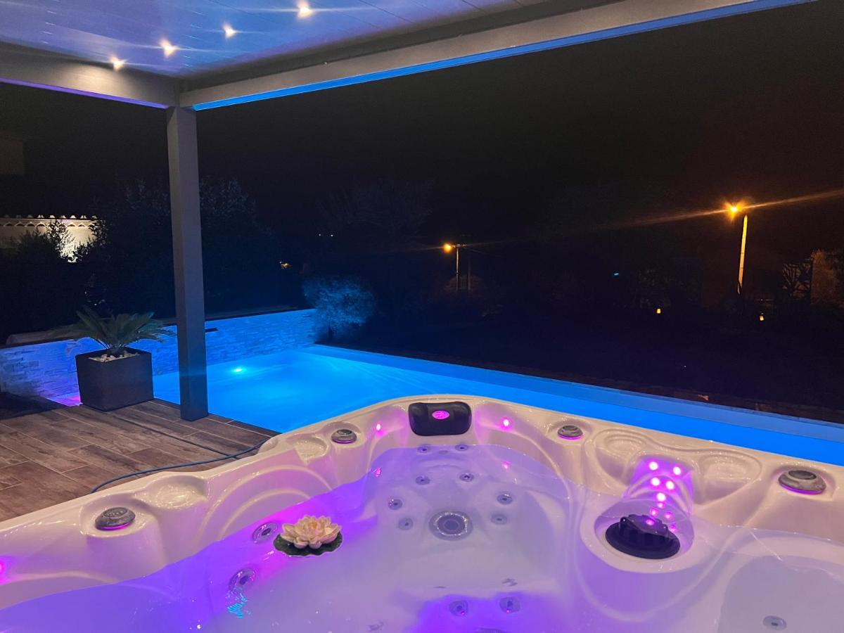 Suite Romantique Le Temps D'Un Instant Loveroom Hammam Jacuzzi Piscine Villeneuve  Buitenkant foto